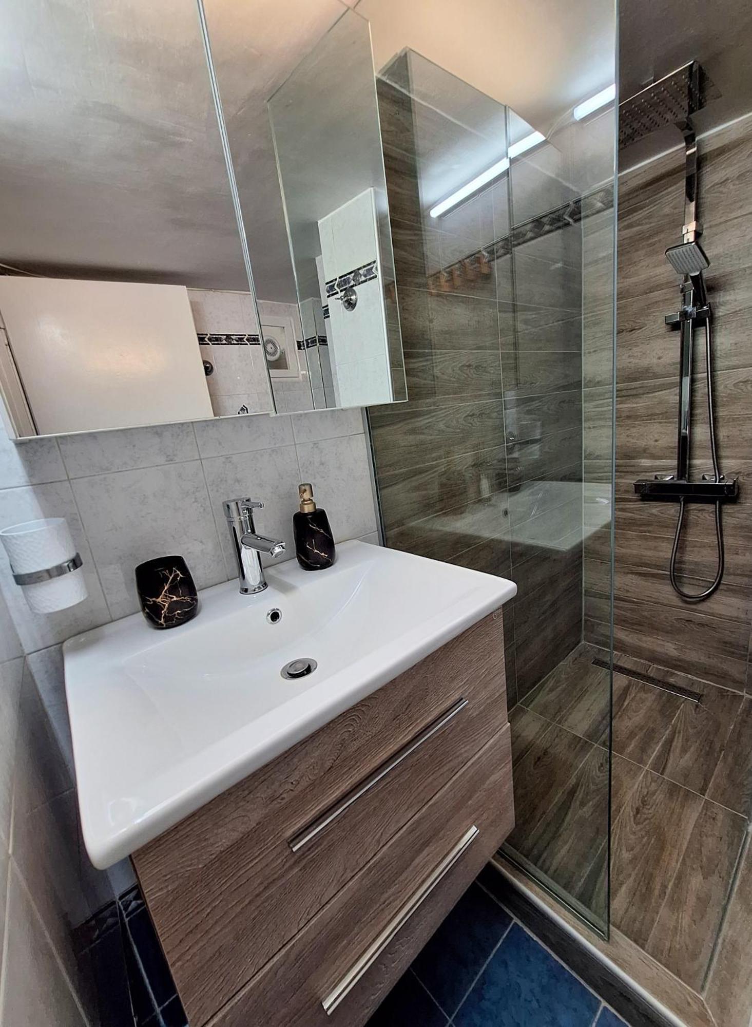 Cozy Apartment In The City Center Солун Екстериор снимка