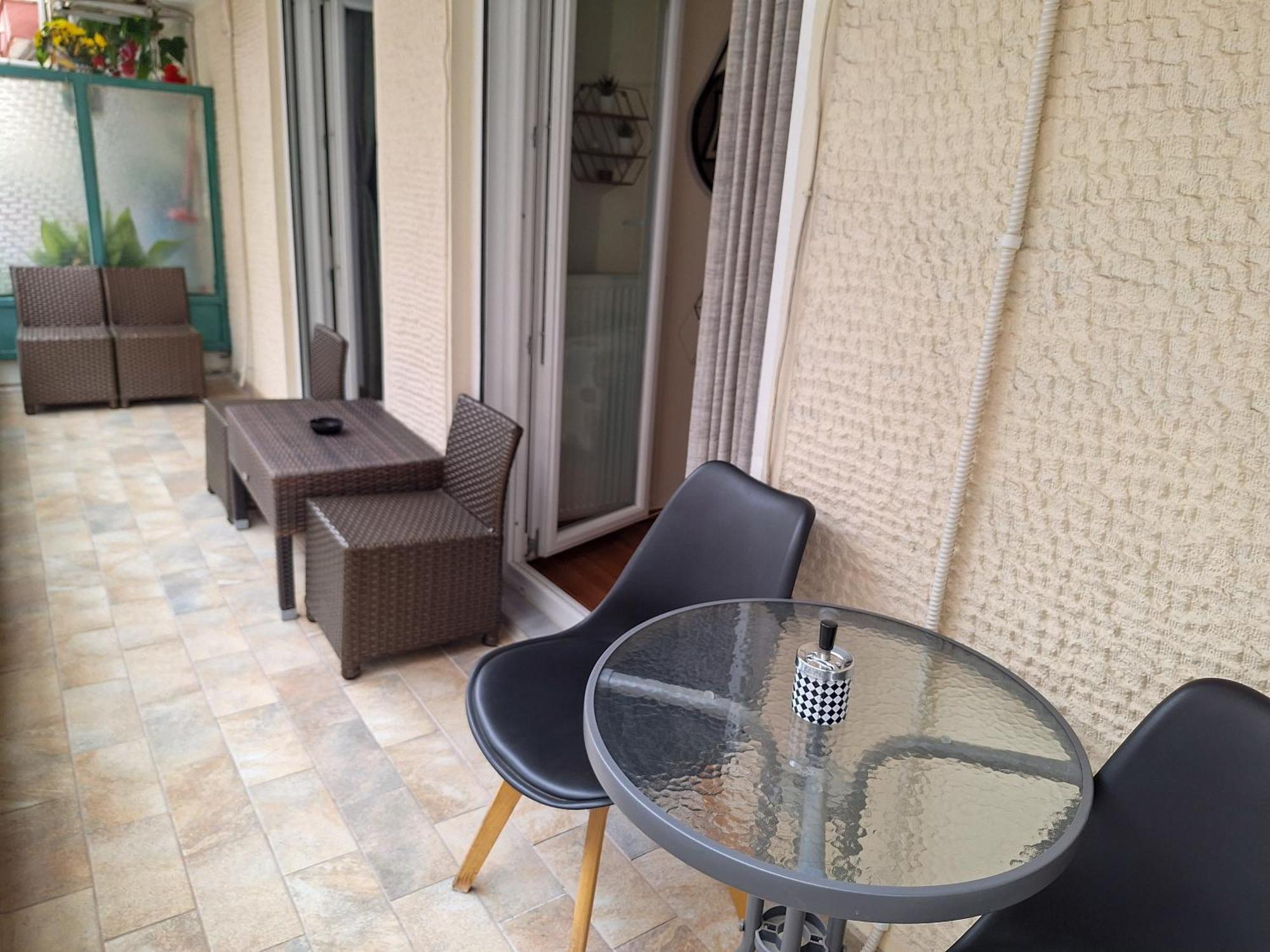 Cozy Apartment In The City Center Солун Екстериор снимка