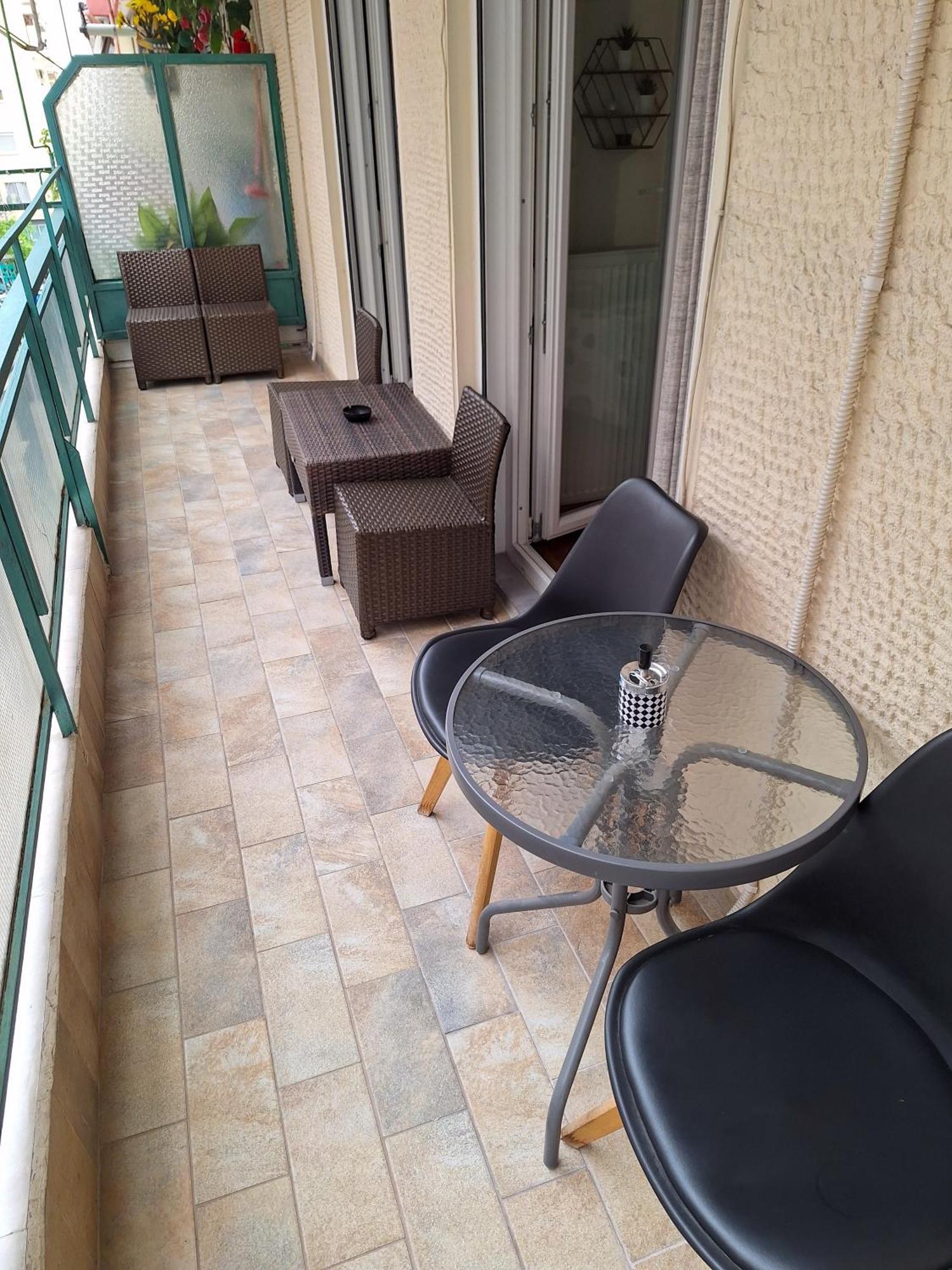 Cozy Apartment In The City Center Солун Екстериор снимка